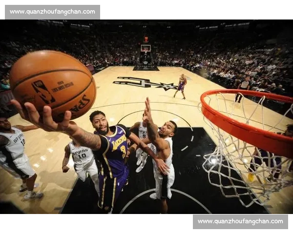 头球解围技巧解析:如何精准掌控球场防守关键时刻的空中对抗