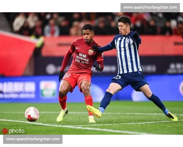 梅开二度助球队逆转胜利展现非凡实力与精彩瞬间